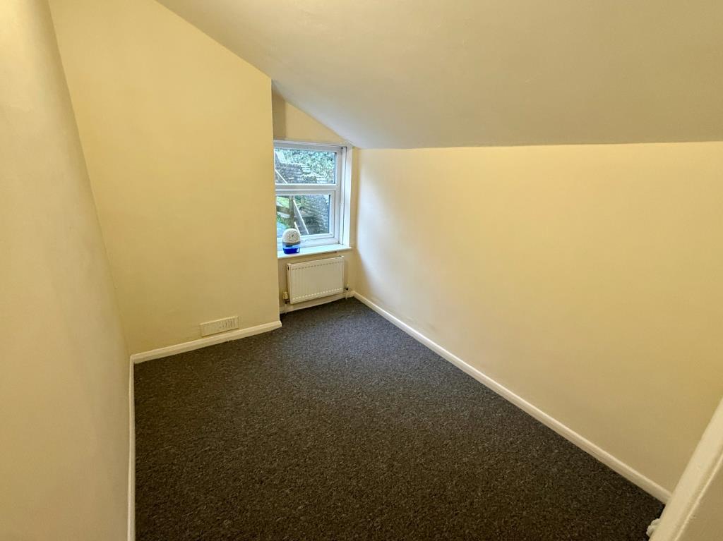 Lot: 101 - THREE STOREY HOUSE FOR IMPROVEMENT - Bedroom three